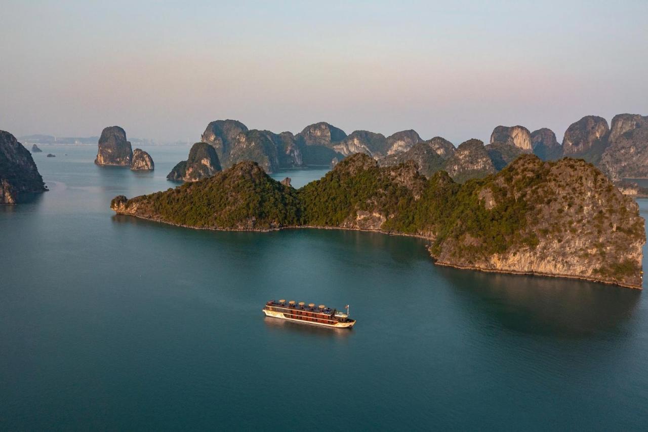 Nostalgia Halong Cruise Hotel Ha Long Exterior foto