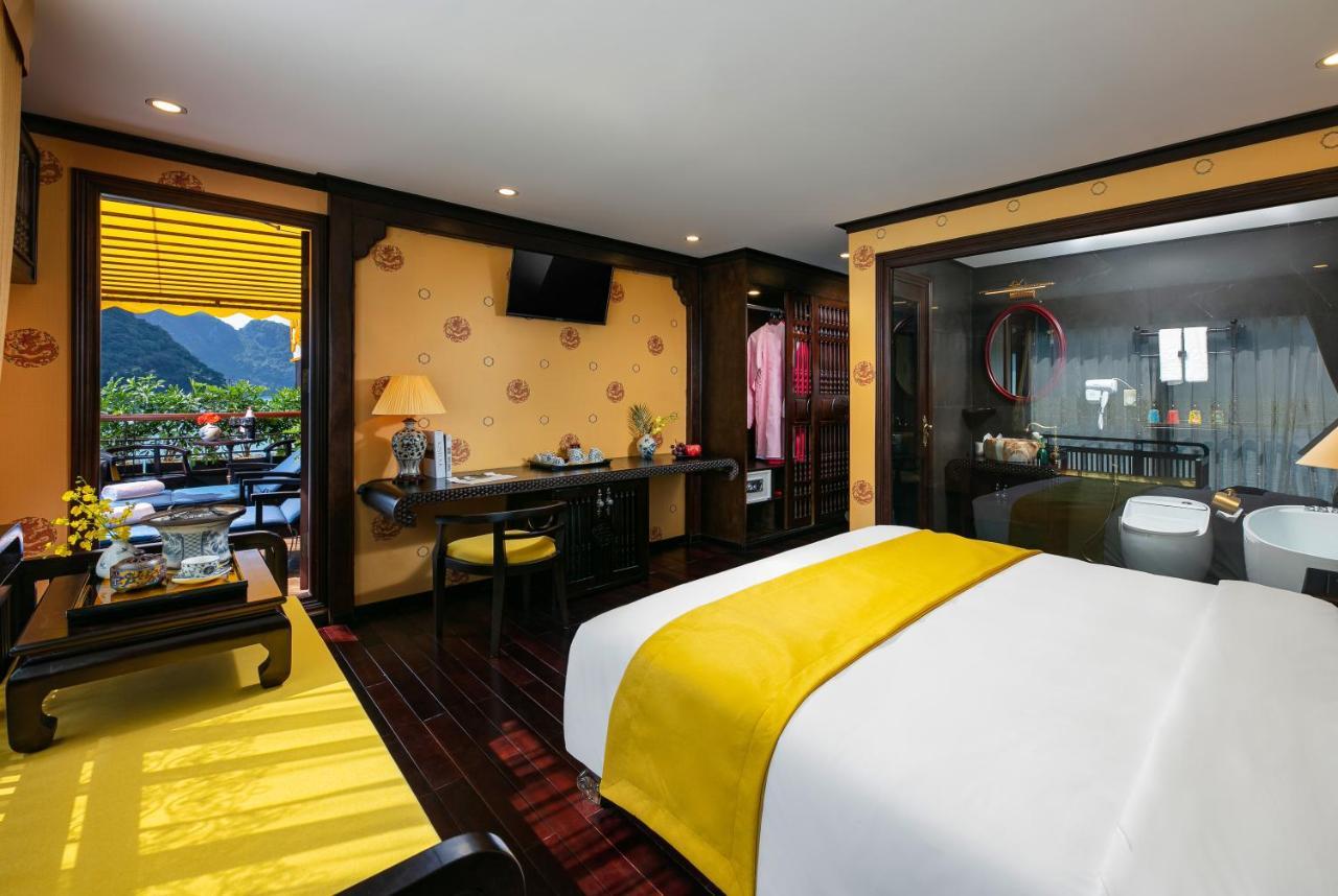 Nostalgia Halong Cruise Hotel Ha Long Exterior foto