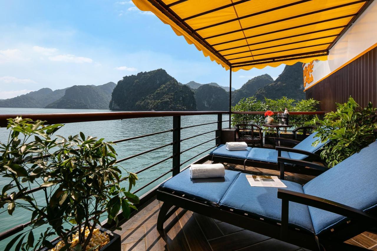 Nostalgia Halong Cruise Hotel Ha Long Exterior foto