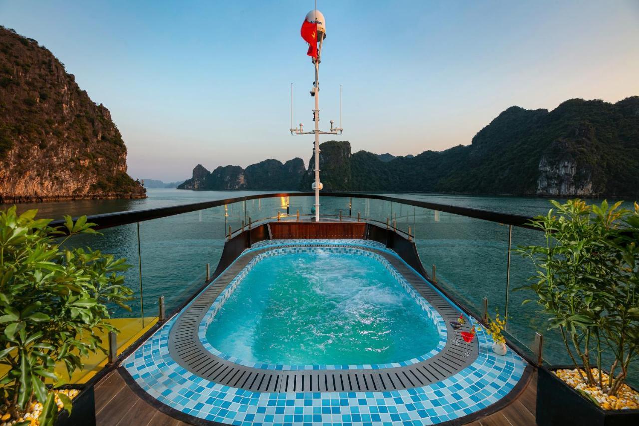 Nostalgia Halong Cruise Hotel Ha Long Exterior foto