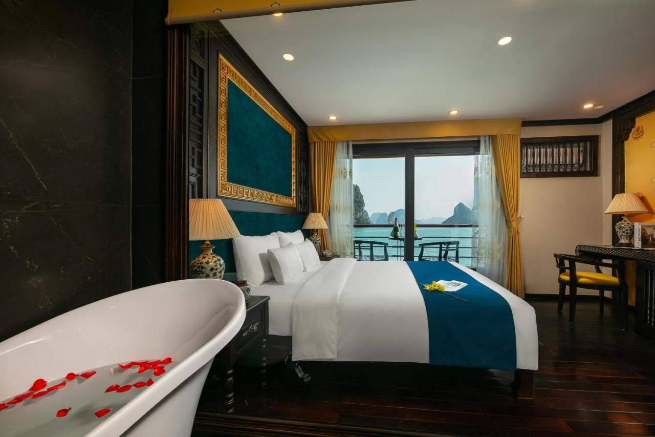 Nostalgia Halong Cruise Hotel Ha Long Exterior foto