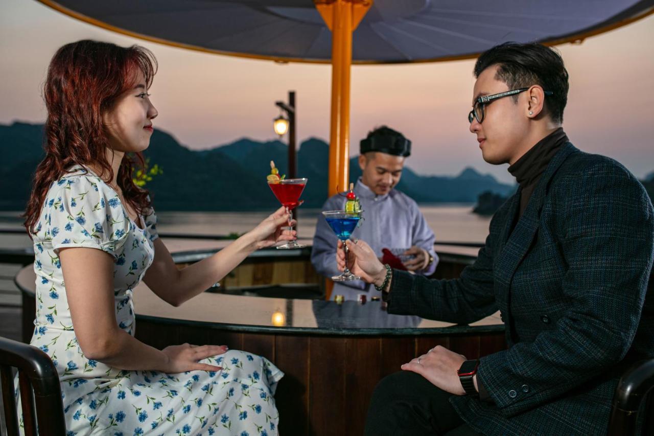 Nostalgia Halong Cruise Hotel Ha Long Exterior foto